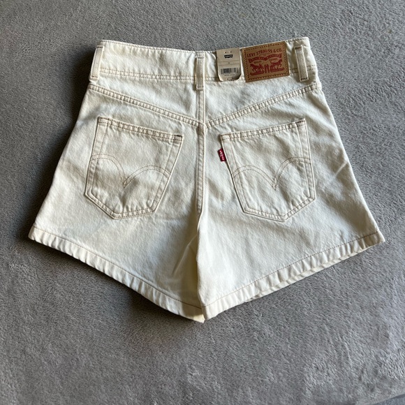 Levi’s highwaisted Mom shorts - Picture 2 of 3